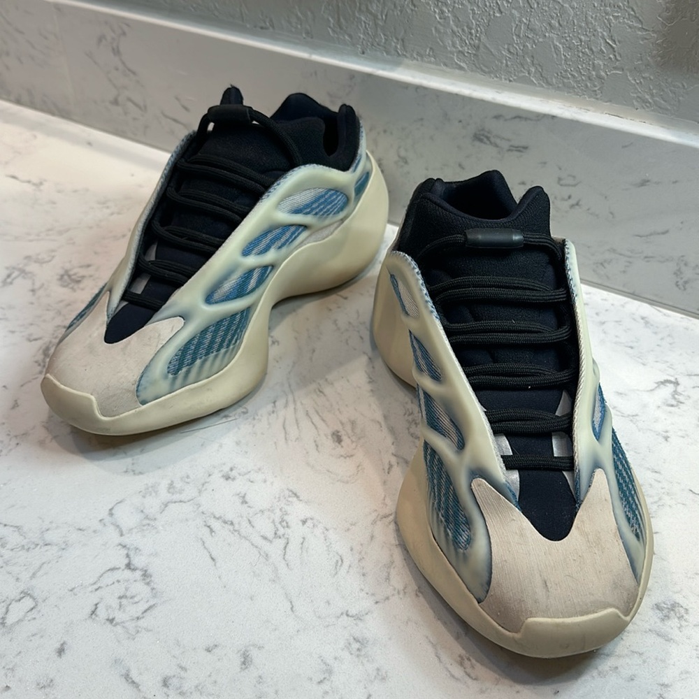 Yeezy Adidas Yeezy 700 V3 Kyanite